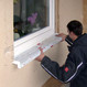 Die zusätzliche Dämmschicht verursacht etwas tiefere Fensterleibungen. Alle Fenster erhalten deshalb neue Fensterbretter.